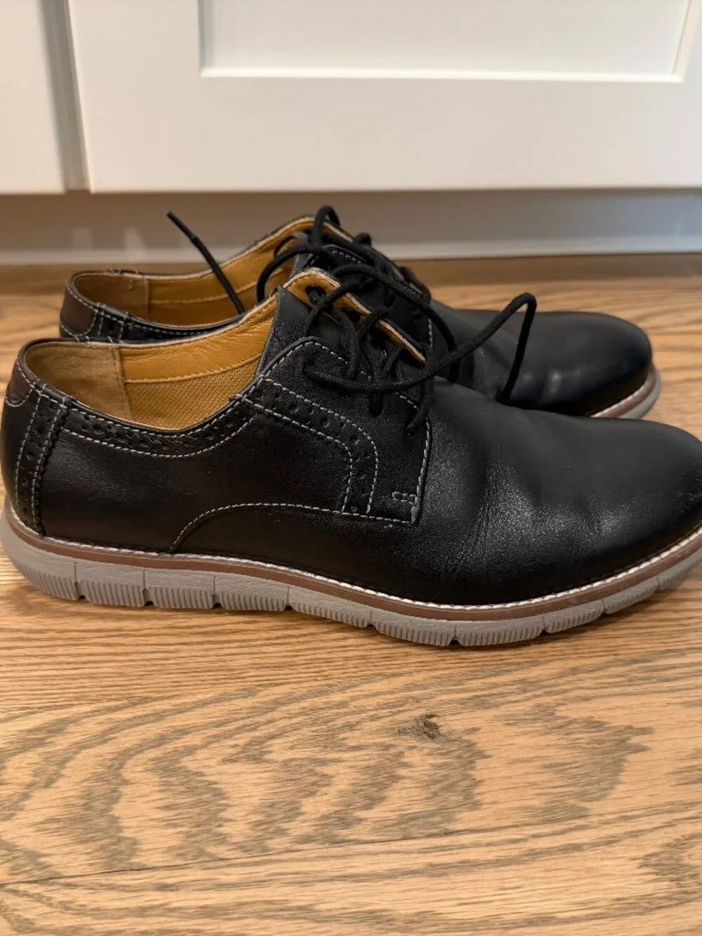 Johnston & Murphy Boys Black size 4 Dress Shoe